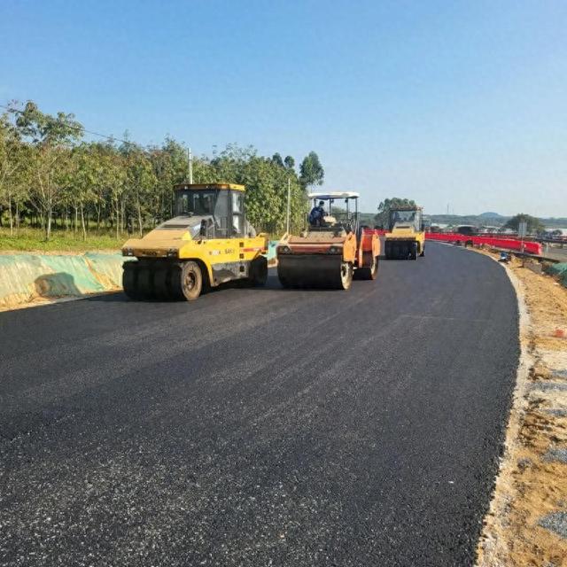 沥青路面施工中的离析现象分析及控制措施应用研究