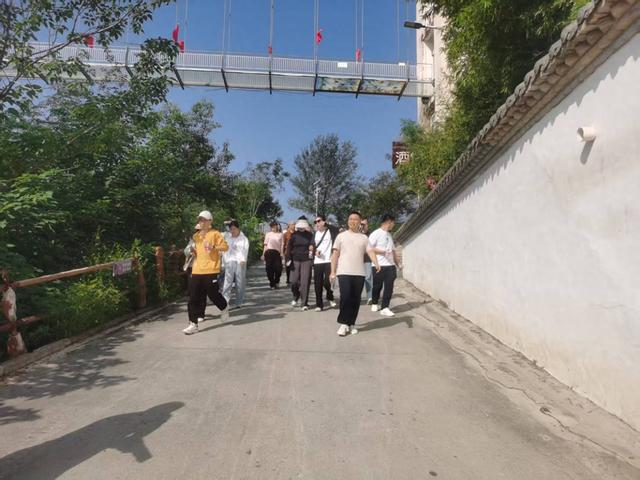 崔庙镇工会联合会：健步展风采，秋日聚合力