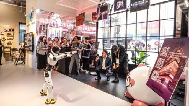 从工厂提效到重塑供应链，从数据飞轮加速迭代到具身智能寻求突破……