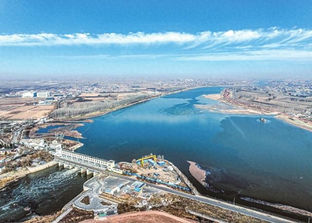 平遥县境内的汾河三坝库区构成一幅美丽的冬日画卷