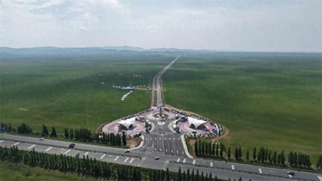 草原“99号公路”串起草原景和民族情