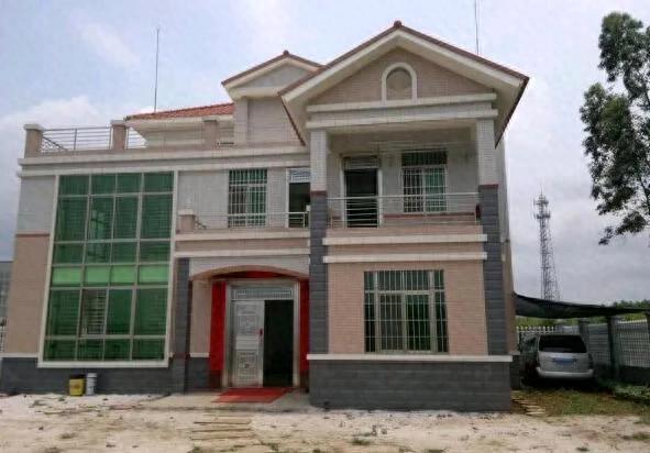 花小楼破解版(乡墅困局五十万砌起乡愁)