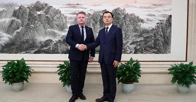 两手空空结束访华，乌克兰收到的第一条消息，是特朗普掀翻谈判桌