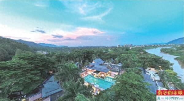 “文豪驴友团”带你游山玩水