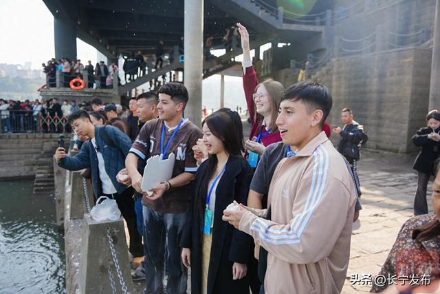 深度体验城市“文脉”，冠英古街“上新”让网络大V驻足|国内国际大V宜宾行