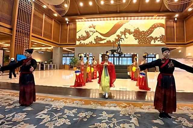 汉唐沉浸演艺温泉亮相 观湖城堡启幕穿越之旅