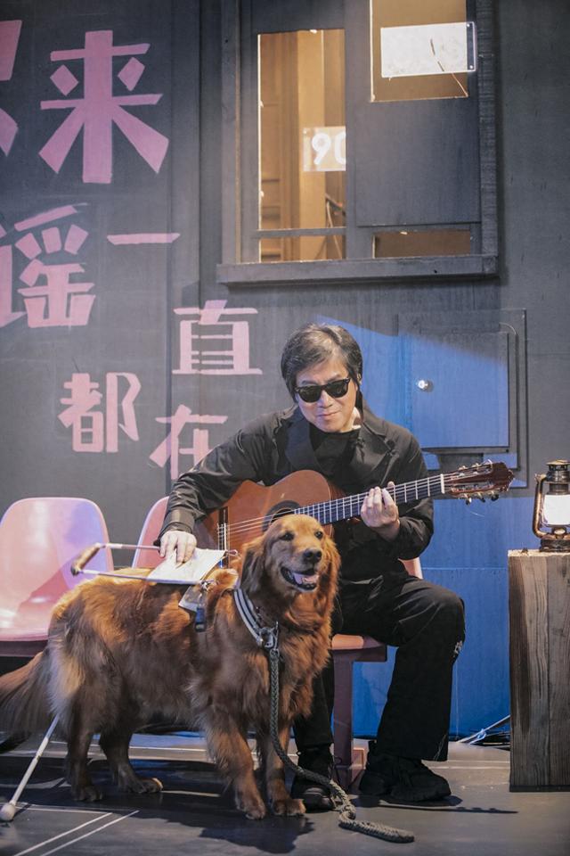 旅行生活三十年，这位民谣歌手想静静