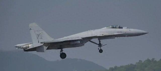 空间定胜负！福建舰弃歼15T选歼35，中型舰载机为何成主流