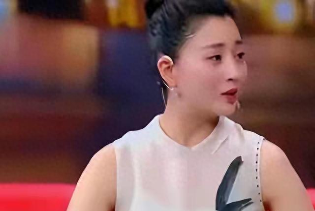 她是演员中的女富豪，豪车多的开不过来，如今45岁却活得像20岁