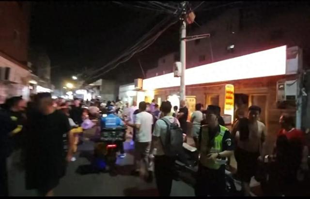 北京一夜市发生火灾？报警人被110带走