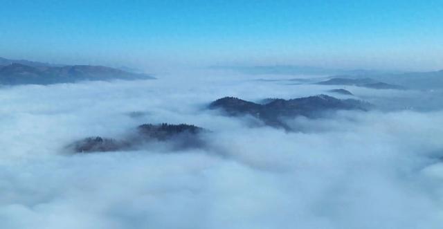 盘州多地出现壮丽云海景观
