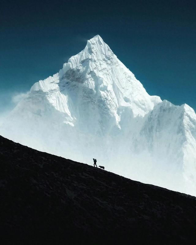 尼泊尔 攀登者与雪山 ​