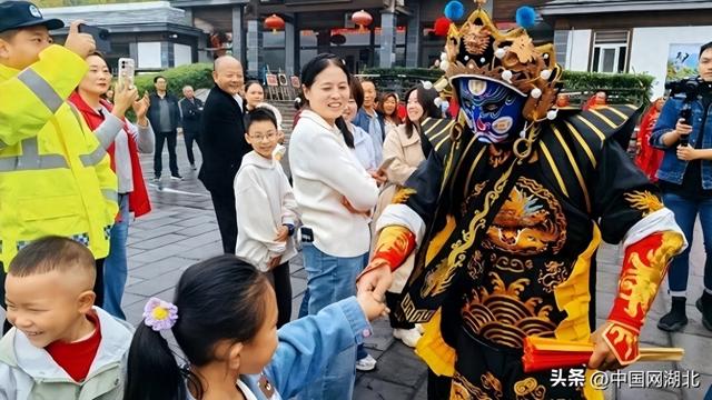 湖北南漳：“奔县”旅游 潮玩国庆