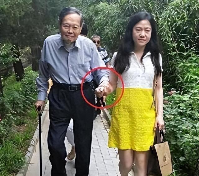 杨振宁妻子翁帆自白：为了丈夫的身体，我16年来都是早睡早起