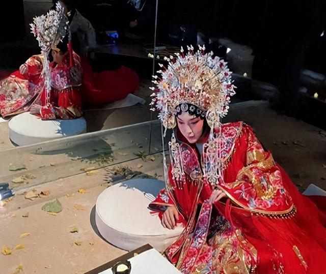 这一次	，47岁的"跳梁小丑"李玉刚，如今已彻底走上了另一条道路