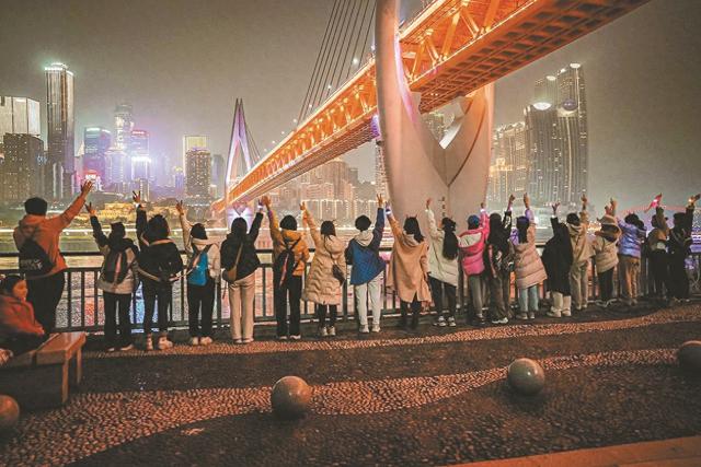 厢遇耍市第300期丨走，去南滨路追城市心跳，用一万步捞同频搭子