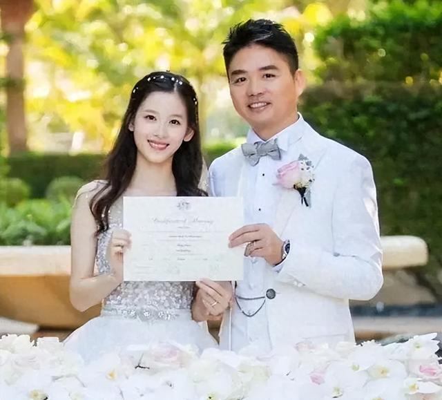 刘强东做梦也没想到，李想连生五胎的老婆，如今也开始给他长脸了