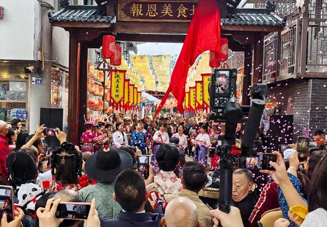 交通“流量”变旅游“留量”！四川平武“双节”文旅消费热潮涌动