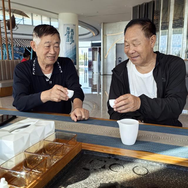 鬓边霜染，心归从容