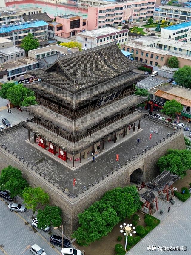 边靖楼，北“威震三关”，南“声闻四达”无门票