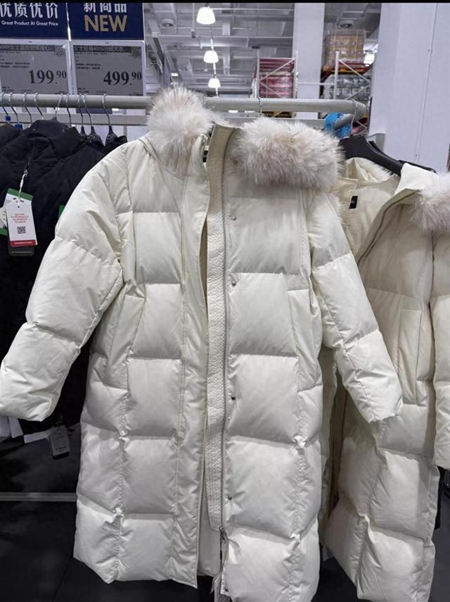 山姆499元羽绒服充绒400克卖爆	，多个门店已断货，二手平台有人加价数十元出售，客服：补货时间未知