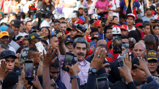 马杜罗呼吁美国别升级军事行动：有些人想把委内瑞拉交给“魔鬼”