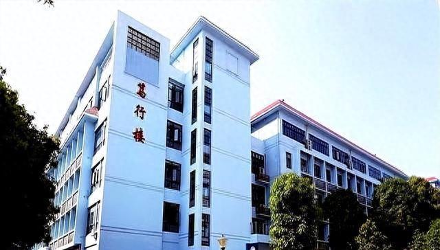 广西2所顶尖的专科：录取分数低！就业碾压本科，国企抢着要！