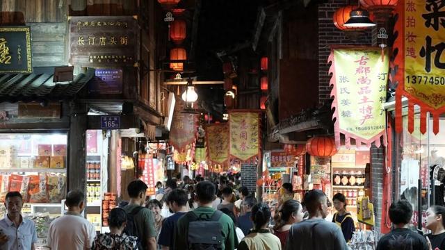 首日游客人数突破13万人次 长汀“双节”文旅活动多样 人潮涌动热力十足