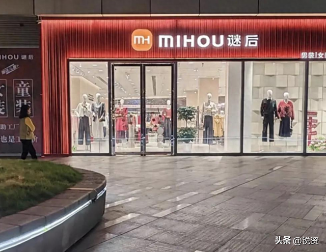 小米公司状告服装店，雷军人品遭质疑，被告手捧300张文书哭诉