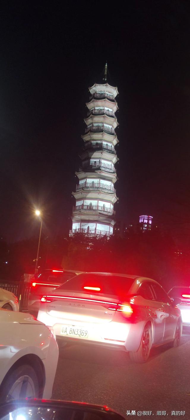 国庆首日，我悟了：聪明的都堵路上，聪明的都宅家里！