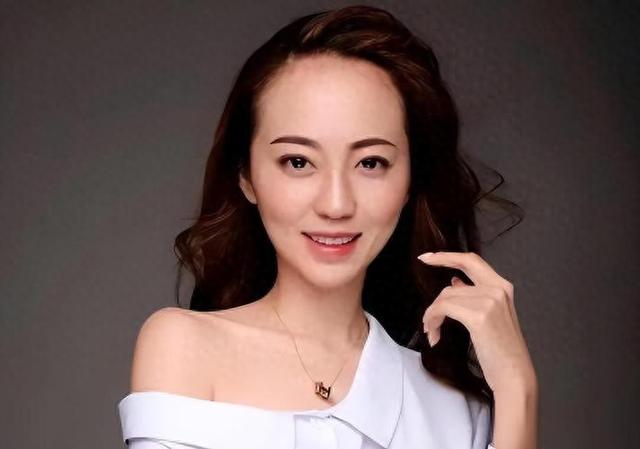 许家印被捕倒台后，恒大歌舞团长白珊珊，居然嫁给了这个男人