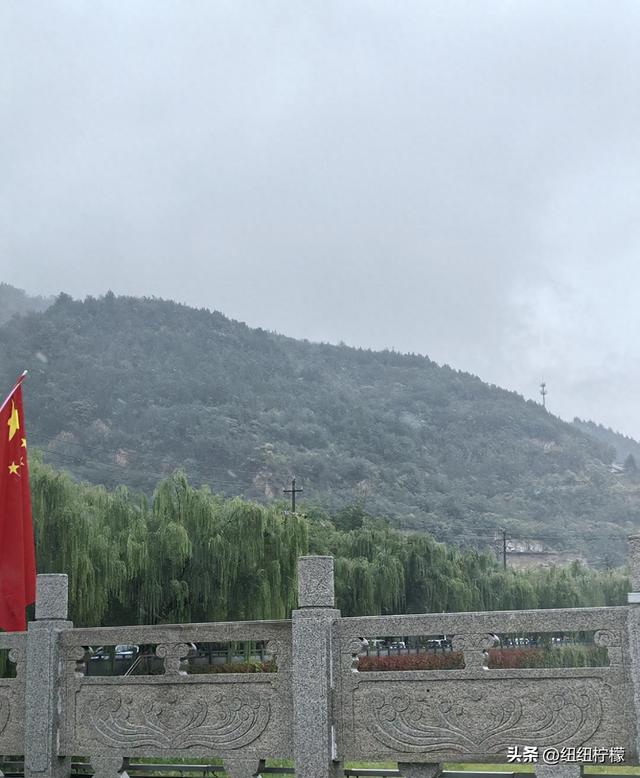 延安宝塔区有宝塔和众多革命纪念地，部分路段停车不便，吃了饸饹