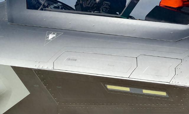 歼 - 20 编号 “CB10300” 曝光，数量突破 300，美军优势还剩多少