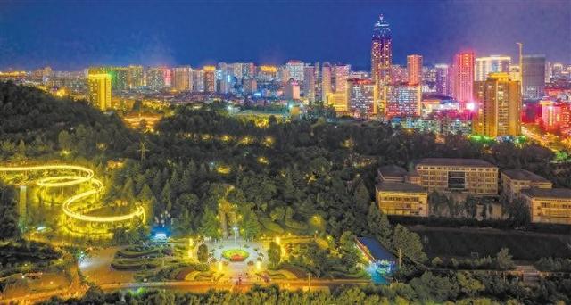 夜幕下的河滨公园