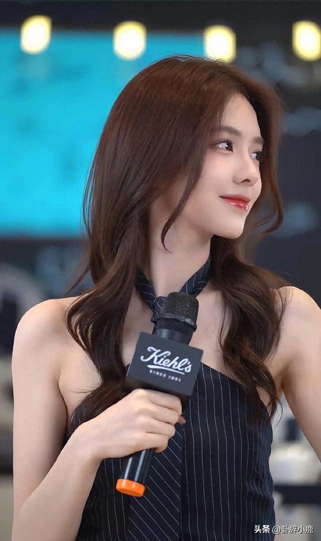 她是女娲的炫技之作，美貌绝伦，我彻底被她的美貌征服了