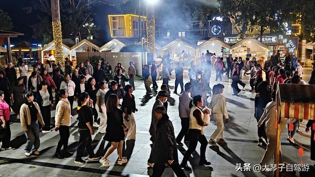 云南柯街温泉免费泡脚，15元吃撑，天南地北的人来了就不想走！