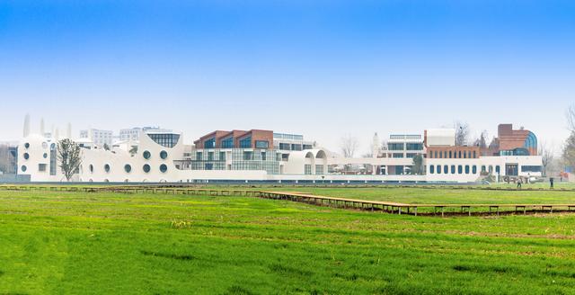 艺术民宿、生态旅游、现代农业融合共生，武汉兰岛都市田园综合体开园