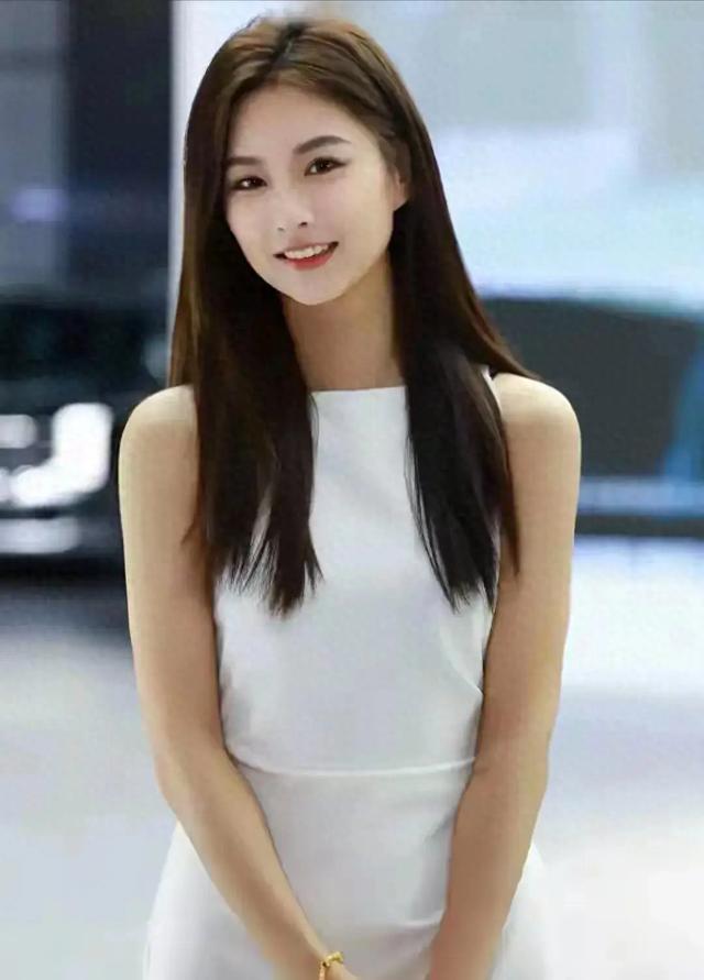 苏一宁,身高177厘米,体重56公斤，车模姐姐，人称少妇天花板