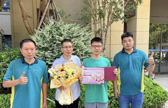 清华大学录取通知书送达河南首位高考生