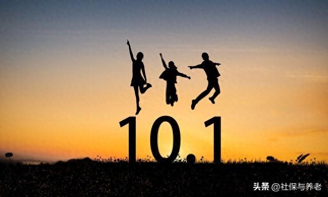 退休后把钱花在旅行上，和把钱省给医院的老人，10年后两种人生