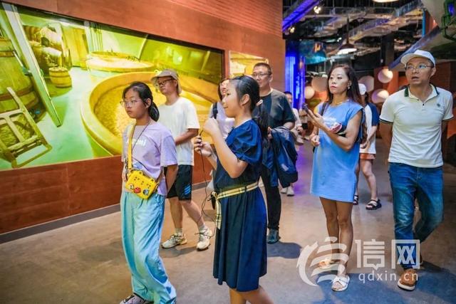 小小讲解员带你探秘啤酒千年史 金沙滩啤酒城文化体验升温