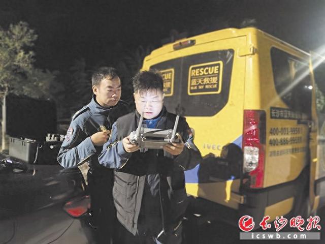 “我好冷”，失温驴友悬崖边呼救 “我报名”，蓝天救援队星夜驰援