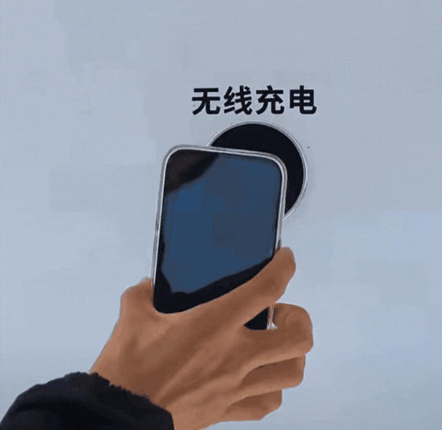 超贴心！康巴什这里座椅能充电→