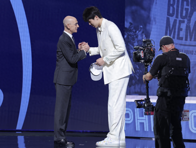 最强nba选秀哪个值得抽（NBA新秀最强中锋曝光不是杨瀚森小马）