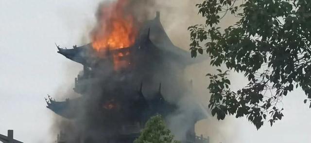 烧得只剩框架！官方通报“永庆寺突发火情”，系“南朝四百八十寺”之一