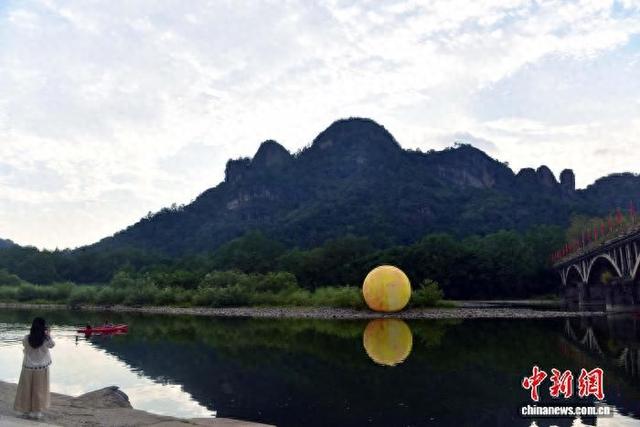 武夷山旅游热度持续攀升 休闲玩法引客来