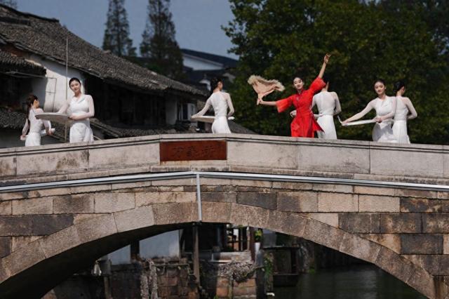 时评：“非遗+”，让文化传承与经济发展相得益彰