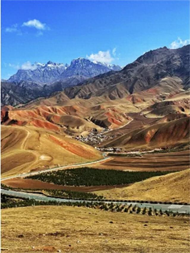 秋日自驾祁连 9 号公路：在山河与村落间感受美好