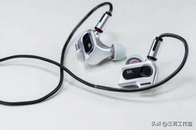 七彩虹 银参考耳塞：值得盲狙的声音、但仍建议听半小时再说