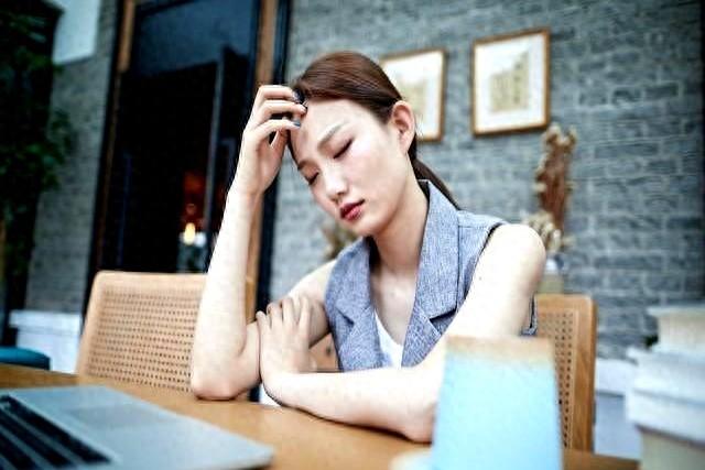 睡前按这里10分钟，等于慢跑1小时！瘦肚子真的就这么简单